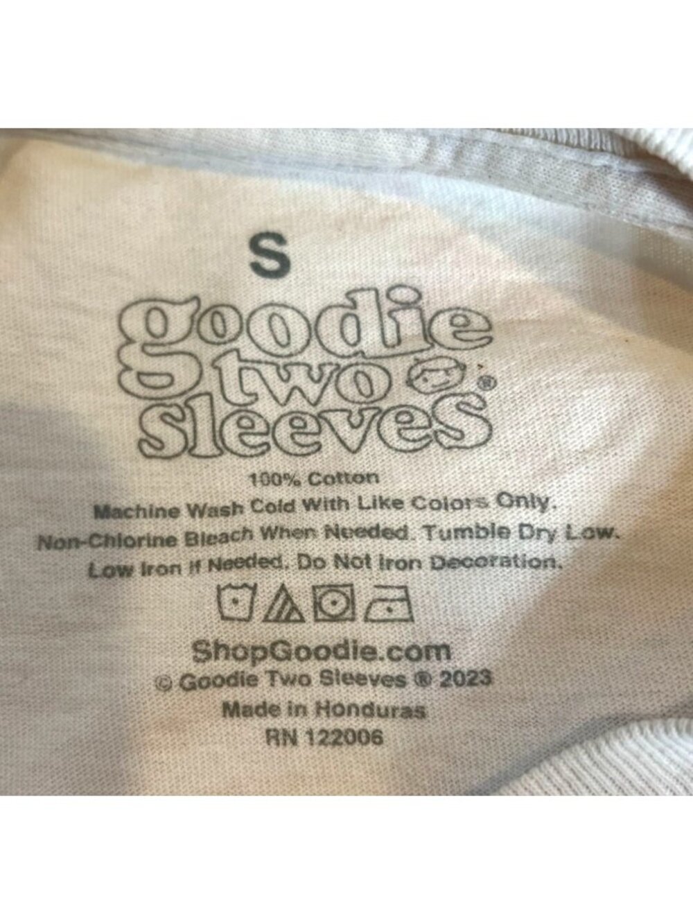 Goodie Two Sleeves Distressed Cropped Tee "Its Not My First Rodeo" Size Small - Picture 4 of 6